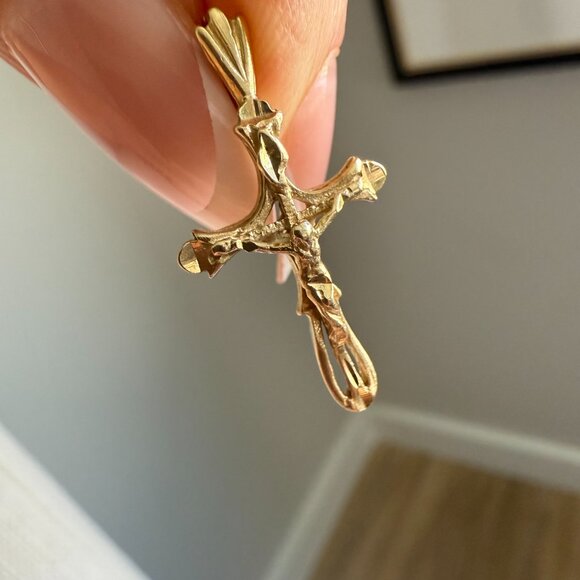 14K Solid Gold Cross Pendant - Picture 1 of 4